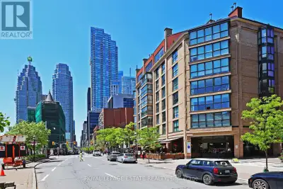 Market Square - Spacious one-bedroom plus den suite with a west-facing exposure showcasing views of...