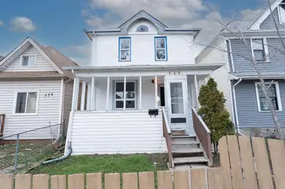 5A//Winnipeg/OUTSTANDING HOME...OUTSTANDING VALUE! A tremendous opportunity presented for either inv...