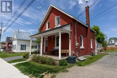 NOW OFFERING VACANT POSSESSION OF THE MAIN 3 BEDROOM UNIT! Don't miss out on this tastefully renovat...