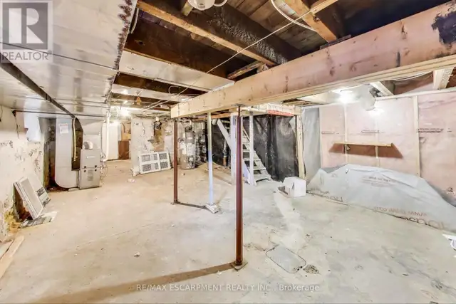 8 MADISON AVENUE Hamilton (Gibson), Ontario in Houses for Sale in Hamilton - Image 18