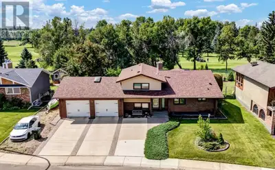 A superior Connaught cul-de-sac location and backing onto the second fairway of Connaught Golf and C...
