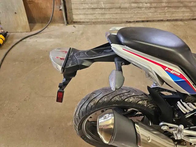 2019 BMW g 310r motorcycle abs Project or Parts Bike in Motorcycle Parts & Accessories in Winnipeg - Image 9