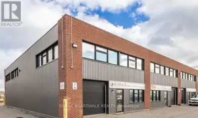 OFFICE SPACE AVAILABLE FOR RENT! Move your business into this professional, move-in-ready office sui...