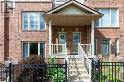 Shows Like New, This Gorgeous Townhome in Desirable Family Friendly Community Featuring 1302sf, 2 La...