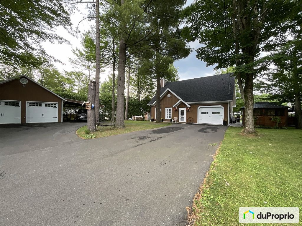 $729,000 - 1 1/2 Storey - Drummondville (St-Charles-De-Drummond) — photo 1