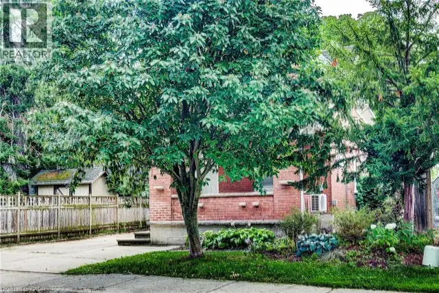 81 WILLOW Street Waterloo, Ontario in Houses for Sale in Kitchener / Waterloo - Image 6