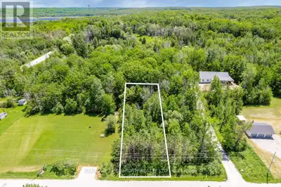 Discover the opportunity to build your dream home in the charming community of Victoria Harbour. Thi...