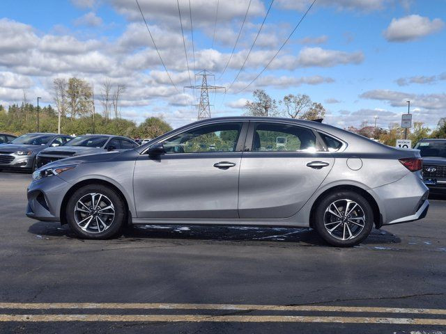 2024 Kia Forte EX | Heated Wheel + Seats | CarPlay + Android in Cars & Trucks in Guelph - Image 2