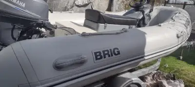 BRIG FALCON 360 2012 (12 pieds), moteur yamaha 4 temps 20 forces 2014 à coque rigide et console jock...