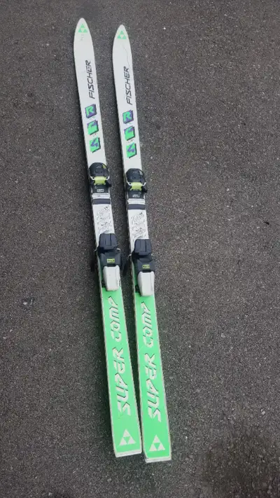 Head Comp GX Skis and tyrolia 490 Bindings 140cm LOWEST PRICE IS $295 NOTHING LOWER WILL BE ACCEPTED...