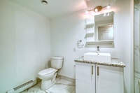 Renovated Akelius one bedroom apartment for rent. Located near Av. Barclay in the Cote-des-Neiges ne... (image 8)