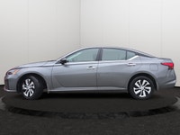 This Nissan Altima has a powerful Regular Unleaded I-4 2.5 L/152 engine powering this Variable trans... (image 1)