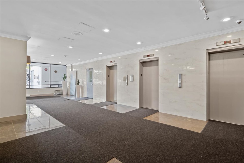 Newly renovated Penthouse for Rent in South End! 3