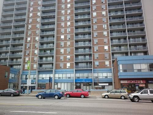 150 Lakeshore Road West - Junior 1 Bedroom in Long Term Rentals in Mississauga / Peel Region - Image 2