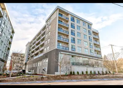 Luxury Student/Young Professional Apartment STEPS From Laurier!
