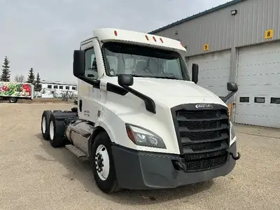 2021 FREIGHTLINER T11664ST;Heavy Duty Trucks - CONVENTIONAL W/O SLEEPER MANAGERS SPECIAL Penske Loca...