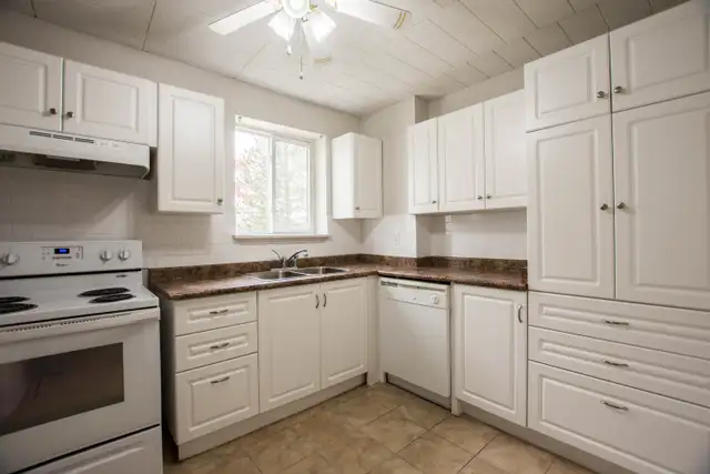 COLLINGWOOD: OAKVIEW COURT APTS - 1 & 2 Bedroom Suites Now Avail in Long Term Rentals in Barrie - Image 3