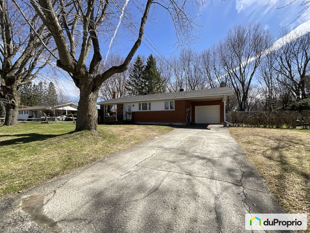 $389,000 - Bungalow for sale in Valcourt — photo 2