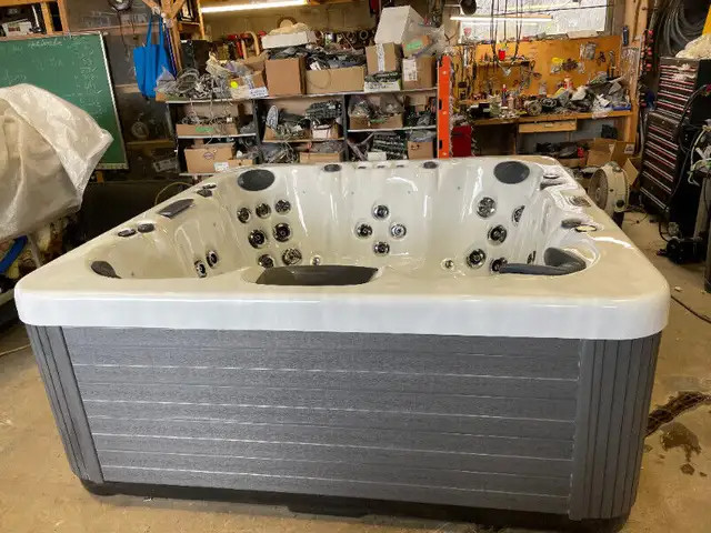 Beautiful extremely well built hot tub 7' and 8' models in Stock in Hot Tubs & Pools in St. Catharines - Image 3