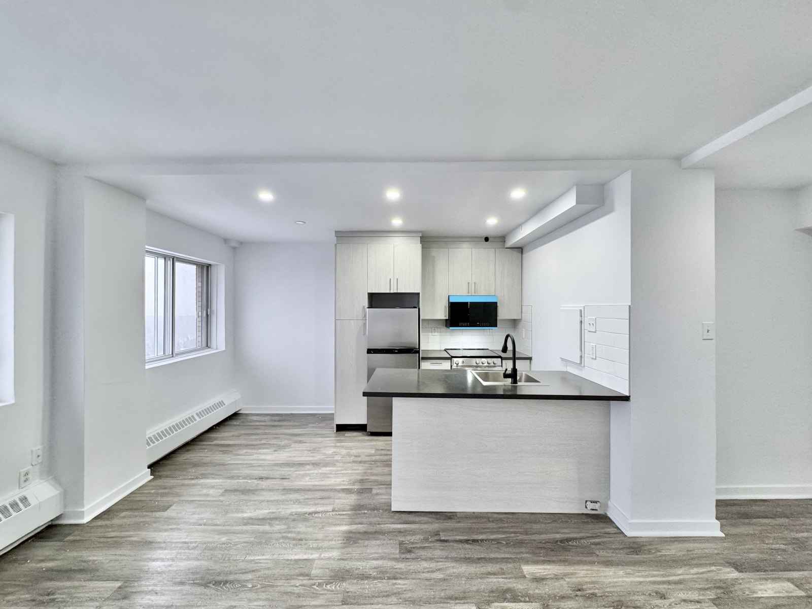 4050 Rosemont — photo 1