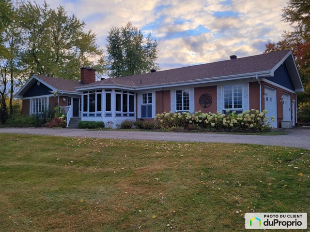$939,000 - Bungalow for sale in Sherbrooke (Rock Forest) — photo 1
