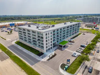 Located in the desirable Grant Park Pavilions, 1010 Taylor Avenue offers an unbeatable lifestyle in...