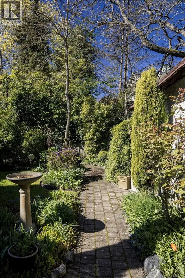 1648 Rockland Ave Victoria, British Columbia in Houses for Sale in Victoria - Image 38