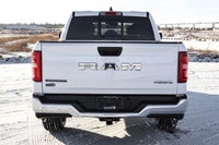 WHEELS: 18 X 8 ALUMINUM (STD),ENGINE: 3.6L PENTASTAR VVT V6 W/ETORQUE (STD),GVWR: 3 129 KGS (6 900 L... (image 2)