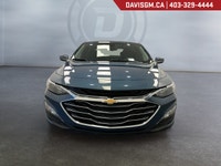 The 2025 Chevrolet Malibu 1LT blends sleek sedan styling, everyday comfort, and smart technology int... (image 1)
