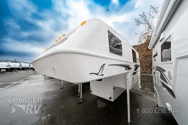 2027 Northern Lite 8.11 EX Dry Bath Limited Edition in Travel Trailers & Campers in Kelowna - Image 5