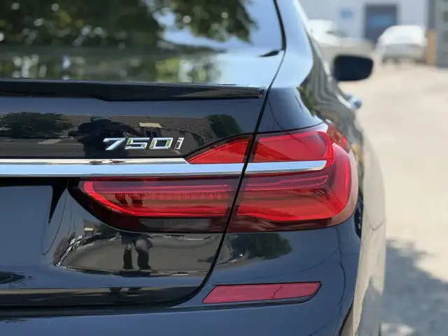 2019 BMW 7 Series 750i xDrive in Cars & Trucks in Calgary - Image 24