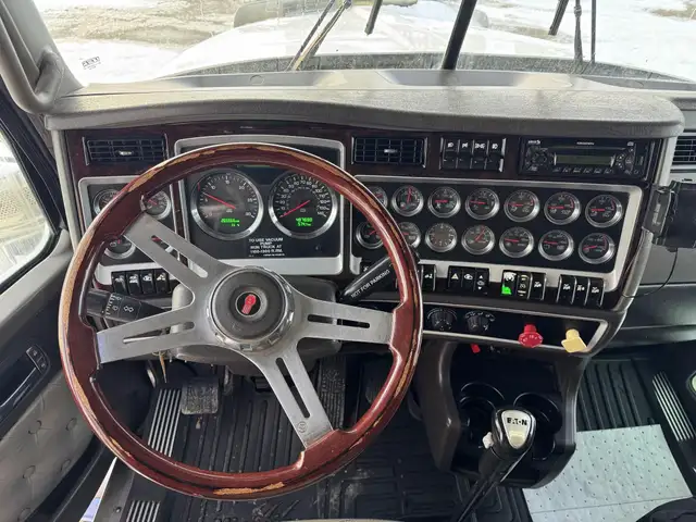 2012 KENWORTH T800 in Heavy Trucks in Saskatoon - Image 25