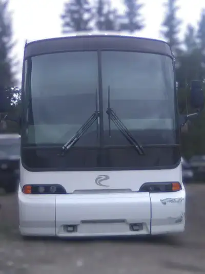 1999 MCI bus with Detroit engine and Aisin transmission. Bus is a little rough cosmetically but runs...
