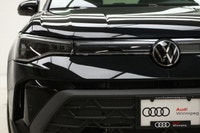 Be bold and get noticed in this sinister Deep Black Pearl Pearl Taos!! Looking for a budget friendly... (image 2)