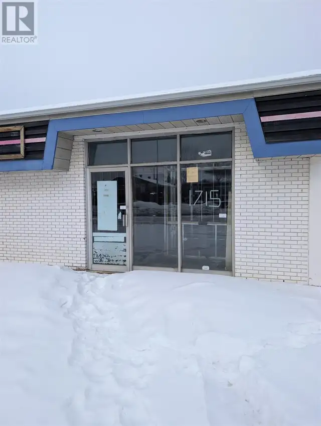 1715 Victoria AVE Thunder Bay, Ontario62864752809858122