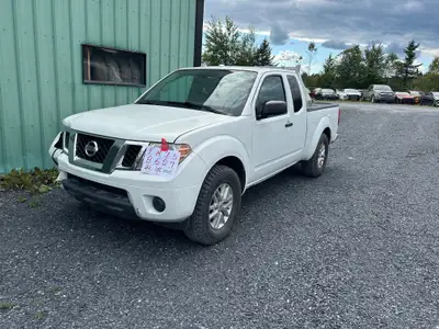 ROGER 2015 NISSAN FRONTIER RWD 228210 KM , PIECES DISPONIBLE VOIR BOITE ARRIERE AIR BAGS OK , AUTO E...