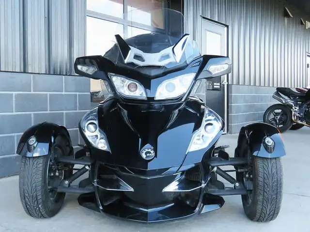 2011 Can-Am Spyder Roadster RT-Limited in Sport Touring in Cambridge - Image 5