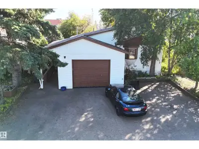 Spacious modular with major wood frame construction renovations including an attached double garage...