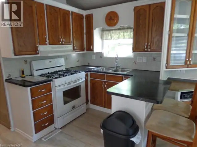 1652 PUDDICOMBE Road Unit# 422 New Hamburg, Ontario in Houses for Sale in Kitchener / Waterloo - Image 9