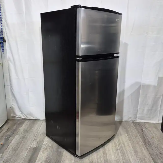 Used Fridge Whirlpool Top Freezer Stainless 28″63240675755137123