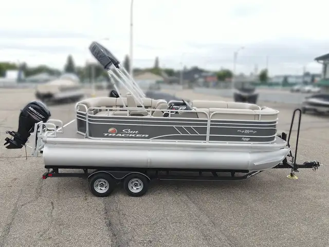 2020 Sun Tracker Party Barge 20 DLX -used pontoon boat in Powerboats & Motorboats in Prince Albert - Image 6