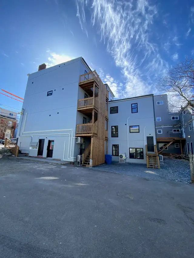 Beautiful and Modern 2BR/2BA uptown, A/C, W/D, Top Floor