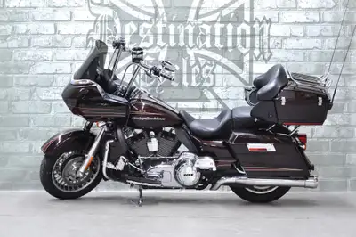 Beautiful, 2011 Harley-Davidson Road Glide Ultra FLTRU for sale! This one is loaded up with goodies...
