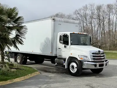 2017 Hino 338 Cube Van Maxon 4400lb Tailgate 26' L x 8.5' W x 8.5' L Box Power Heated Mirrors AC/Hea...