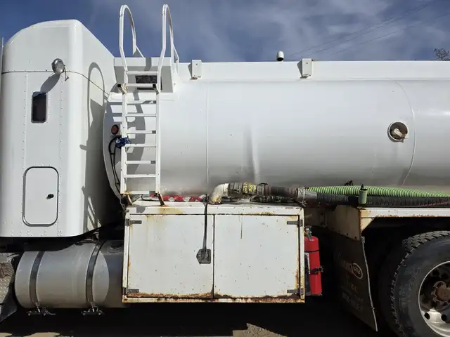 2015 KENWORTH T800 in Heavy Trucks in Kamloops - Image 27