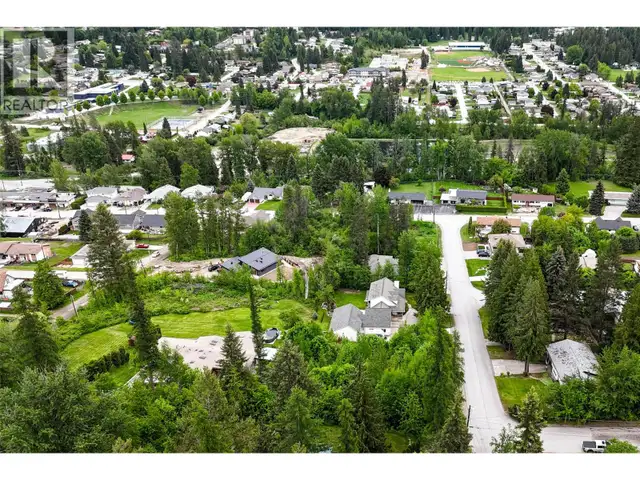 28 EVERGREEN Avenue Fruitvale, British Columbia in Land for Sale in Nelson - Image 3