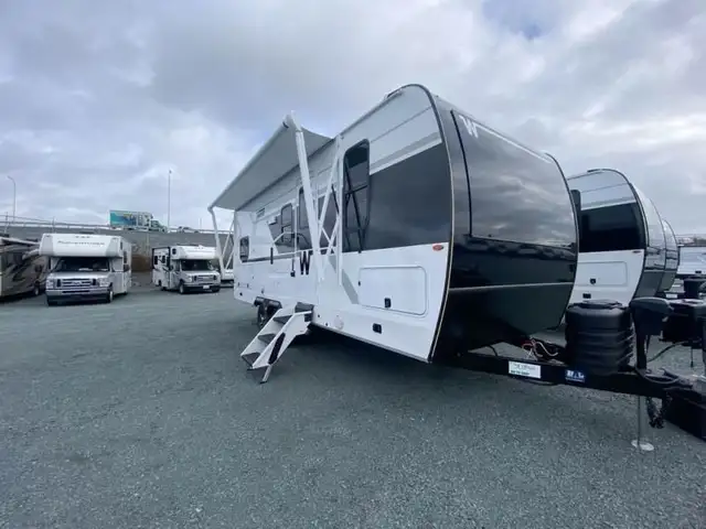 2026 Winnebago Thrive 22MBH in Travel Trailers & Campers in Bedford - Image 6