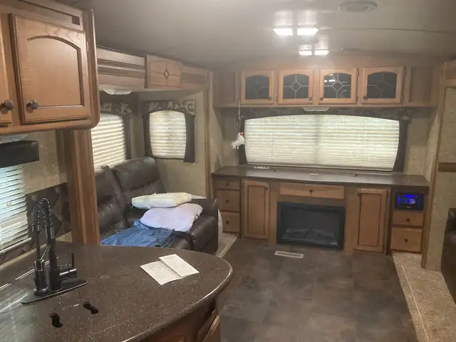 2015 CROSSROADS SUNSET TRAIL RESERVE 30RE (FINANCING AVAILABLE) in Travel Trailers & Campers in Strathcona County - Image 8