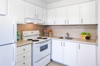 Overlooking the Rideau River in Ottawa South, Kingsview Apartments offers bright and spacious suites... (image 5)