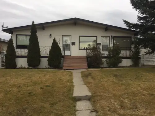 Looking for a comfortable, private place to call home? This well-kept 2-bedroom basement suite in a...